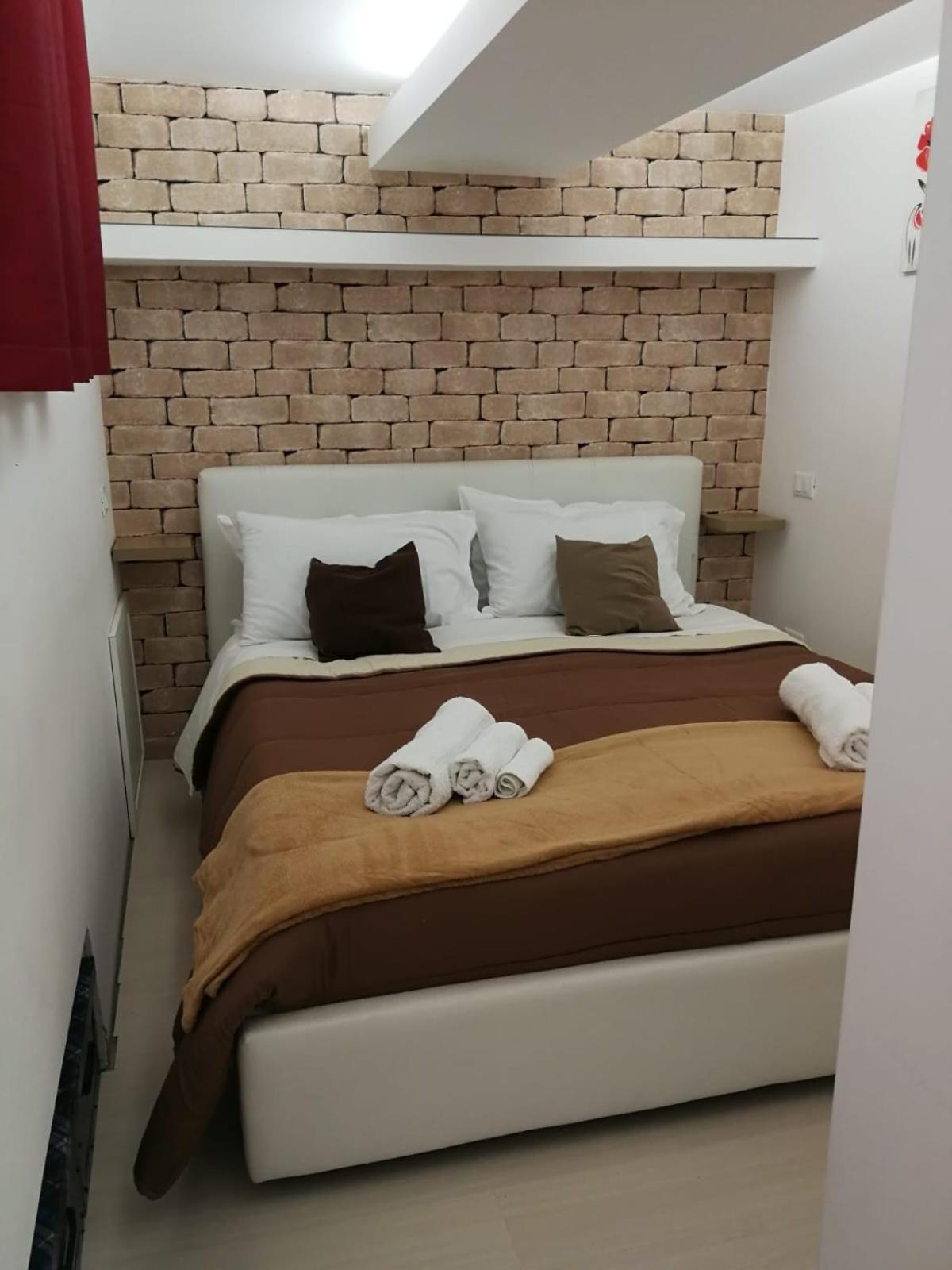 Baaria House Hotel Барселона-Поцо ди Гото Екстериор снимка